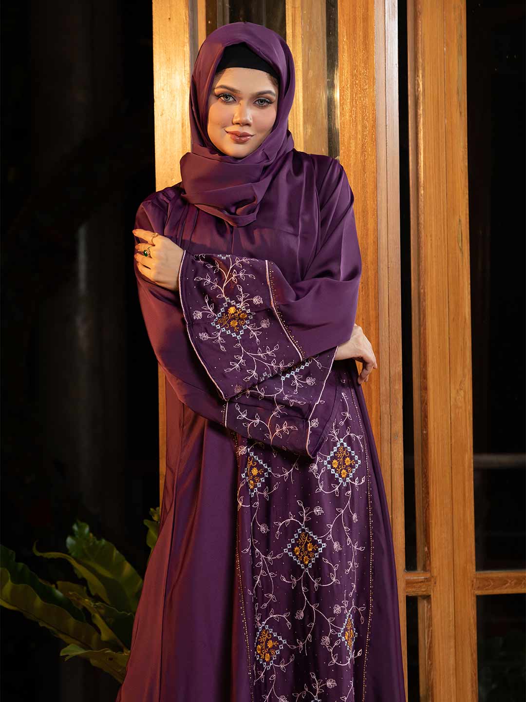 Embroidery Stone Borka in Purple